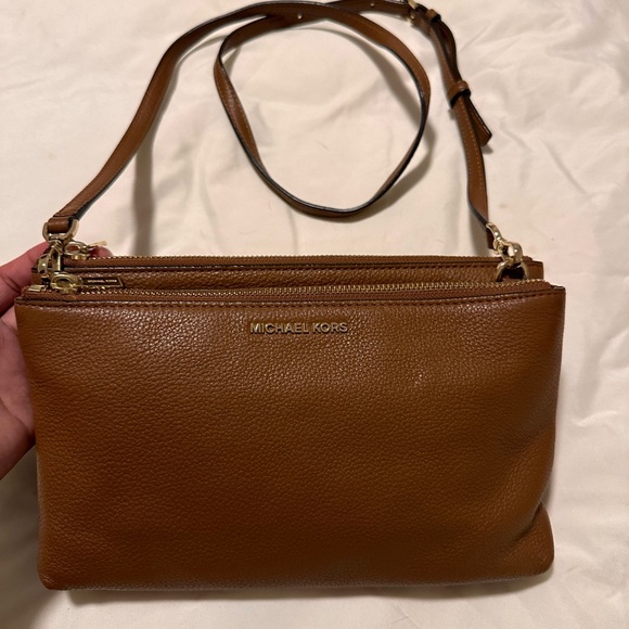 MICHAEL KORS
Leather Trimmed Crossbody Bag - Picture 2 of 11
